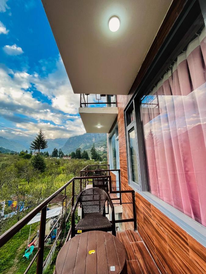 Apple Flower With Balcony And Mountain View Manāli Eksteriør bilde
