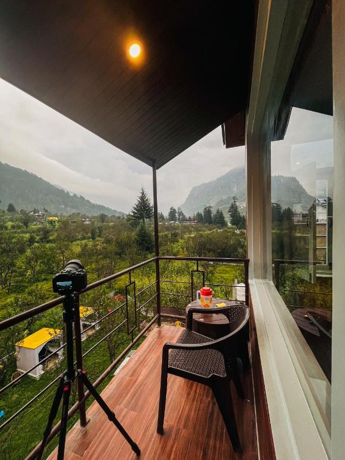 Apple Flower With Balcony And Mountain View Manāli Eksteriør bilde
